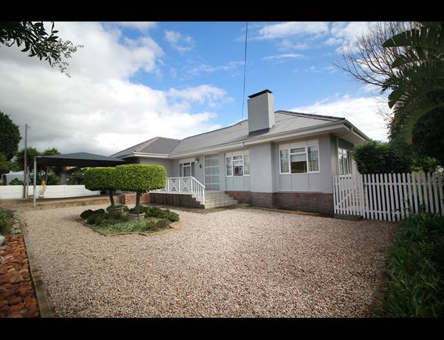 4 BEDROOM HOUSE FOR SALE IN HARTENBOS CENTRAL